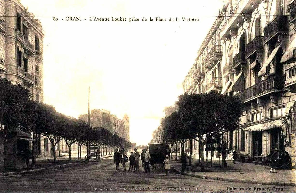 Oran - Avenue Loubet prise de la Place des Victoires.jpg